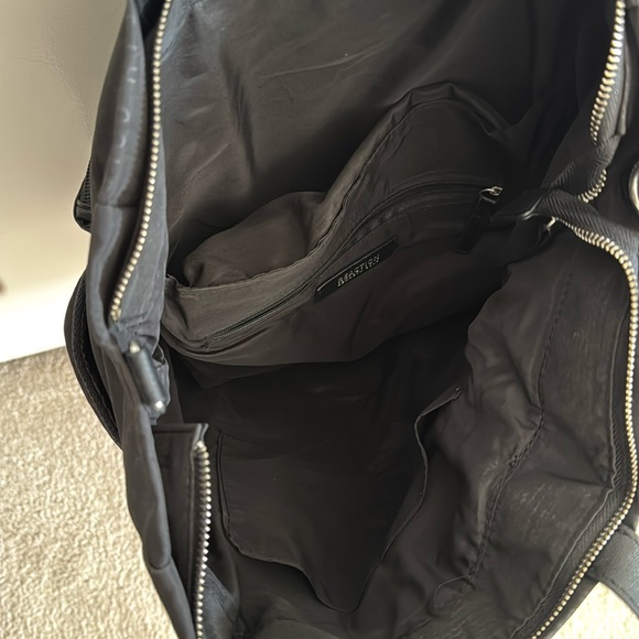 Kenneth Cole Reaction Bag - Picture 3 of 9